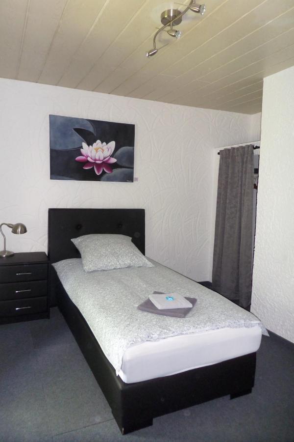Haus Gerry Hotel ดุสเซลดอร์ฟ ภายนอก รูปภาพ